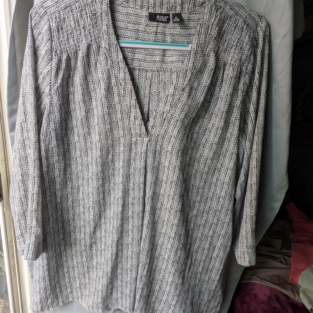 Anna Knit V-Neck Gray Marled Women's Top